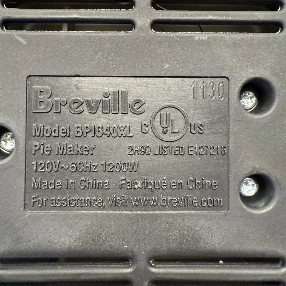 Breville BP1640XL 1200W Personal Pie Maker Stainless Steel. - Working